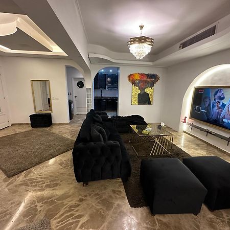 Modern 1-Bedroom Apartment In Zamalek Visits Allowed Kairo Exterior foto