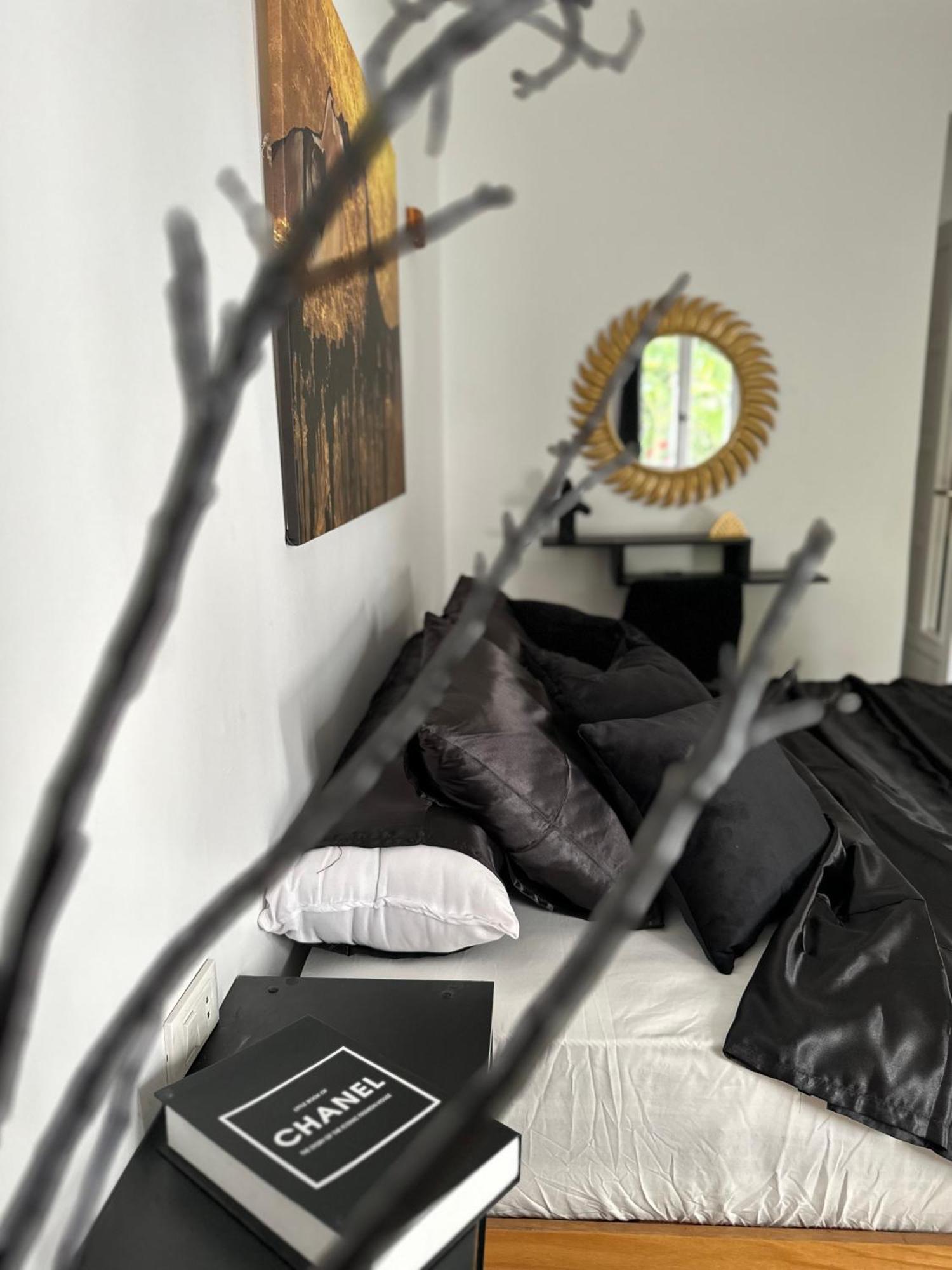 Modern 1-Bedroom Apartment In Zamalek Visits Allowed Kairo Exterior foto