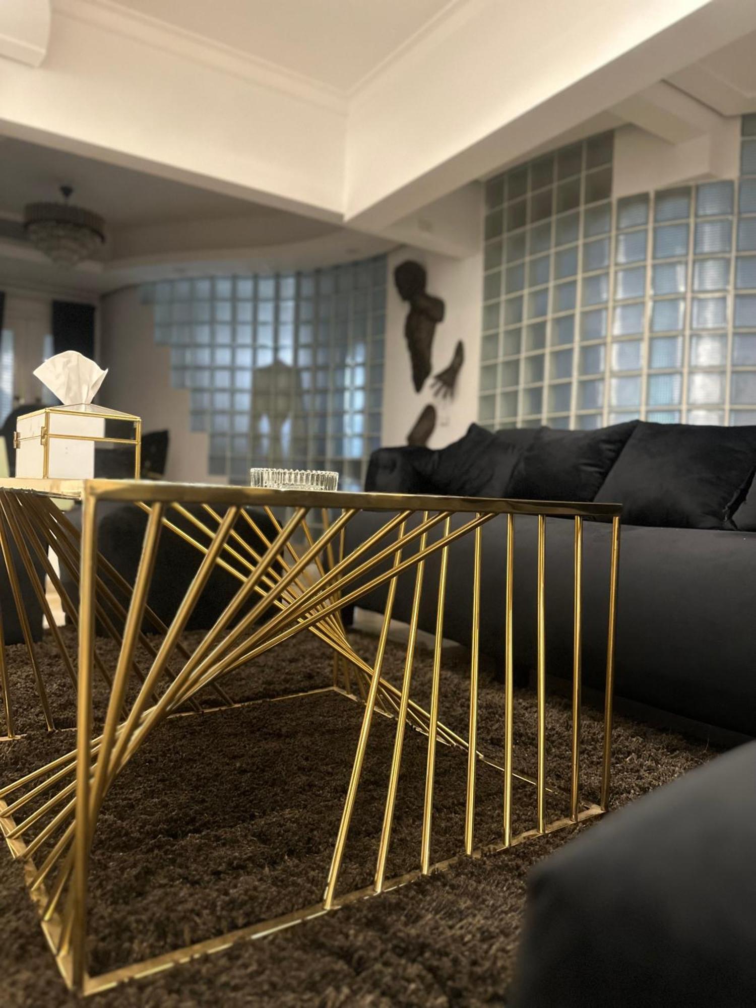 Modern 1-Bedroom Apartment In Zamalek Visits Allowed Kairo Exterior foto